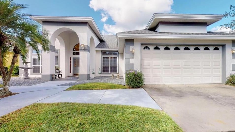 Mount Dora Homes for Sale featuring Lakefront, 55+ & Top Communities